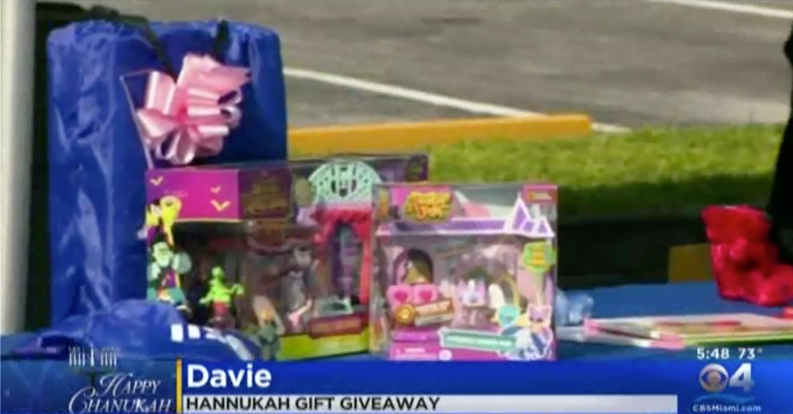 Hanukkah gift giveaway in Davie